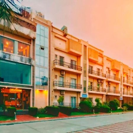 Vrindavan Dreams Hotel And Suites المظهر الخارجي الصورة