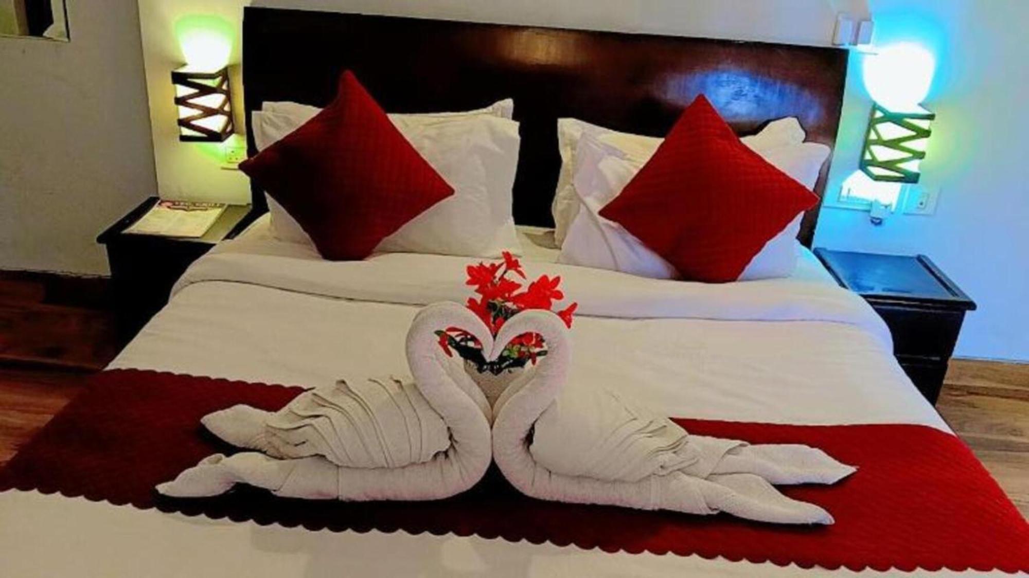 Vrindavan Dreams Hotel And Suites المظهر الخارجي الصورة
