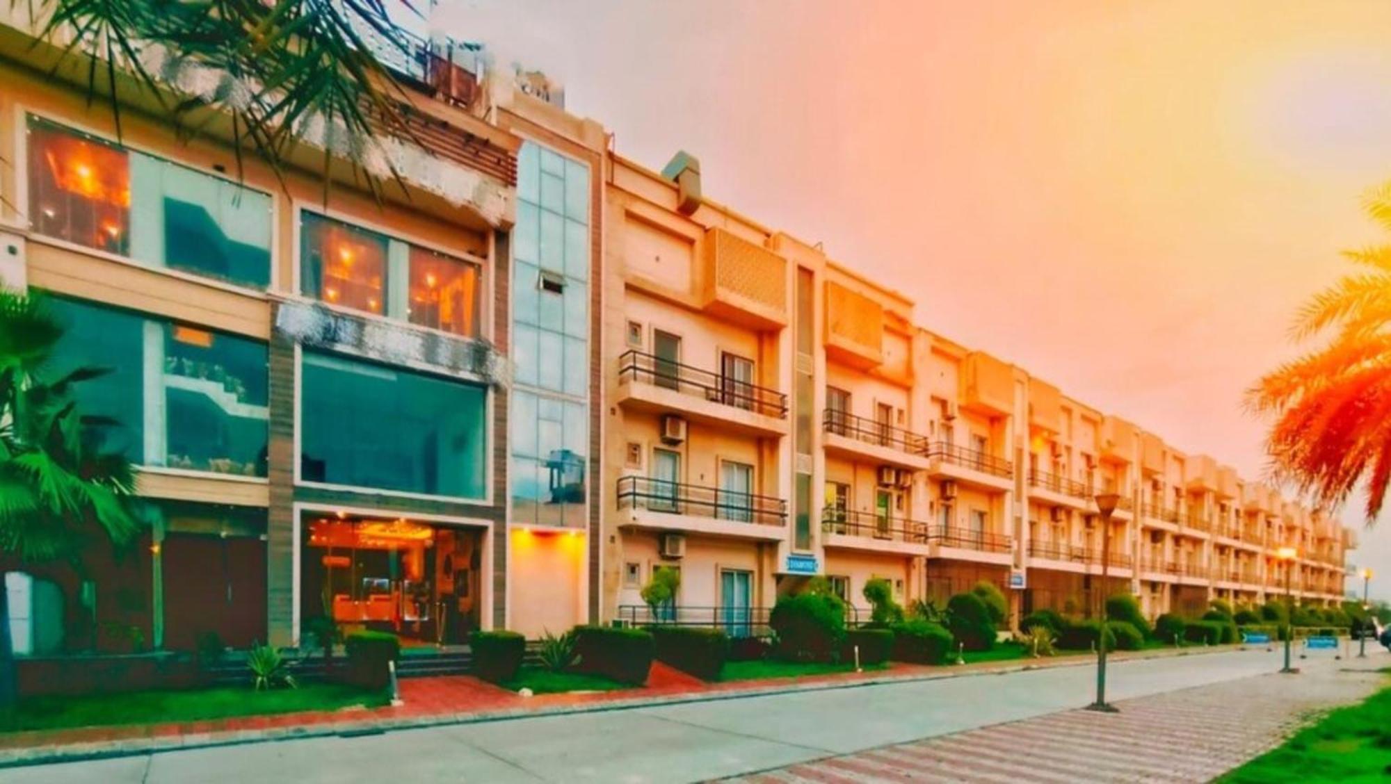 Vrindavan Dreams Hotel And Suites المظهر الخارجي الصورة