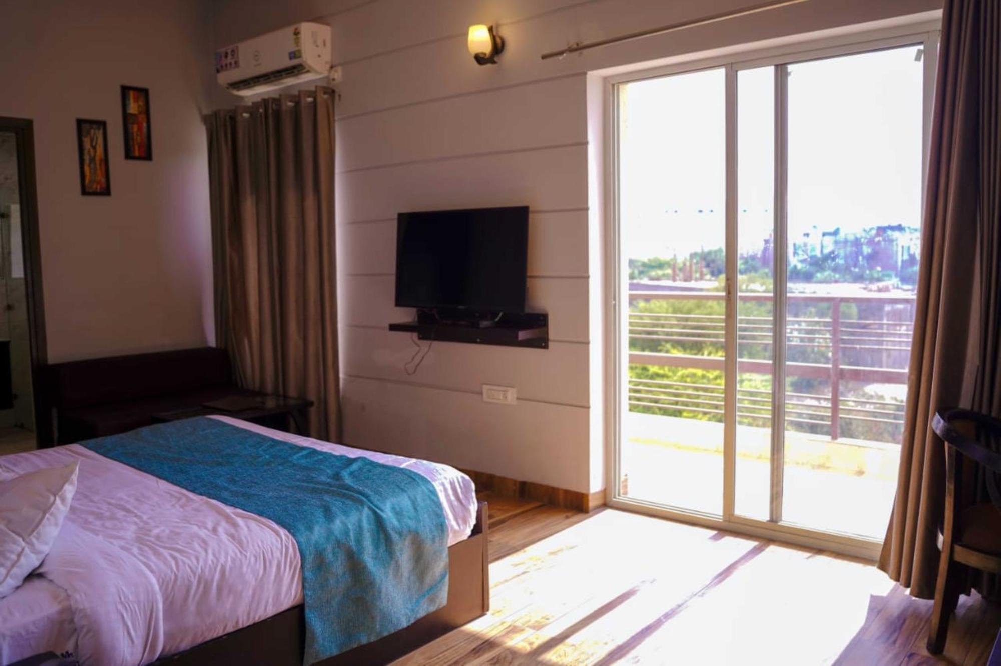 Vrindavan Dreams Hotel And Suites المظهر الخارجي الصورة
