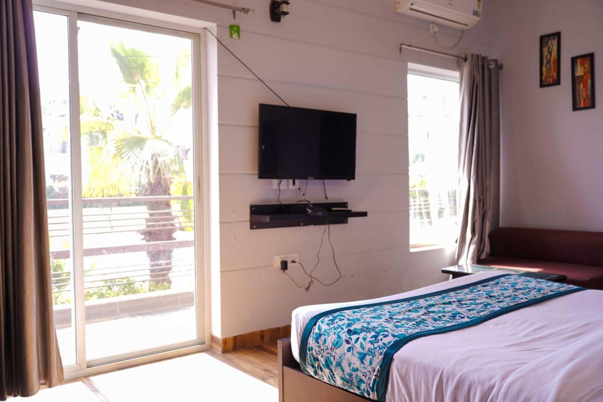 Vrindavan Dreams Hotel And Suites المظهر الخارجي الصورة