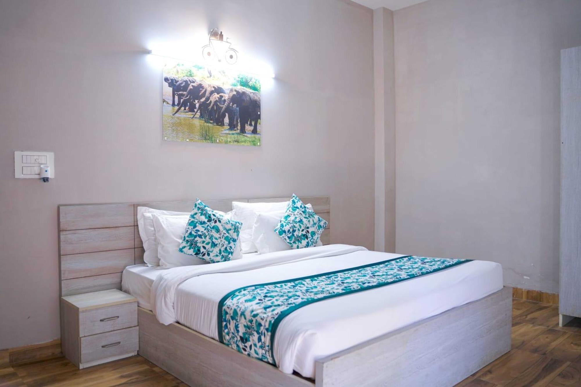 Vrindavan Dreams Hotel And Suites المظهر الخارجي الصورة